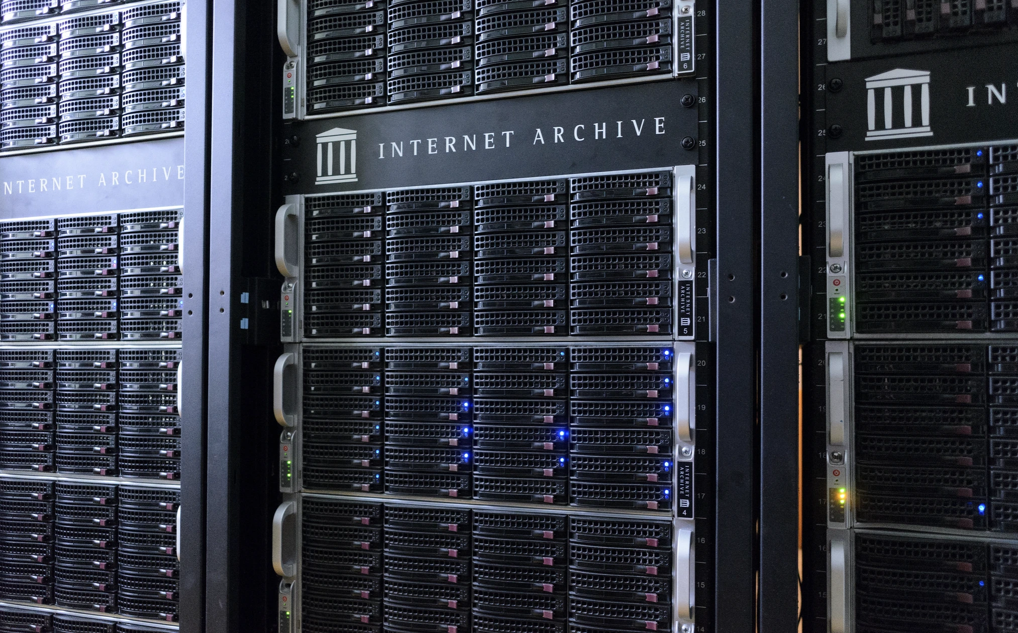 Internet Archive Trp&iacute; Kybernetick&yacute;mi &Uacute;toky, Hackeři Pos&iacute;laj&iacute; Emaily