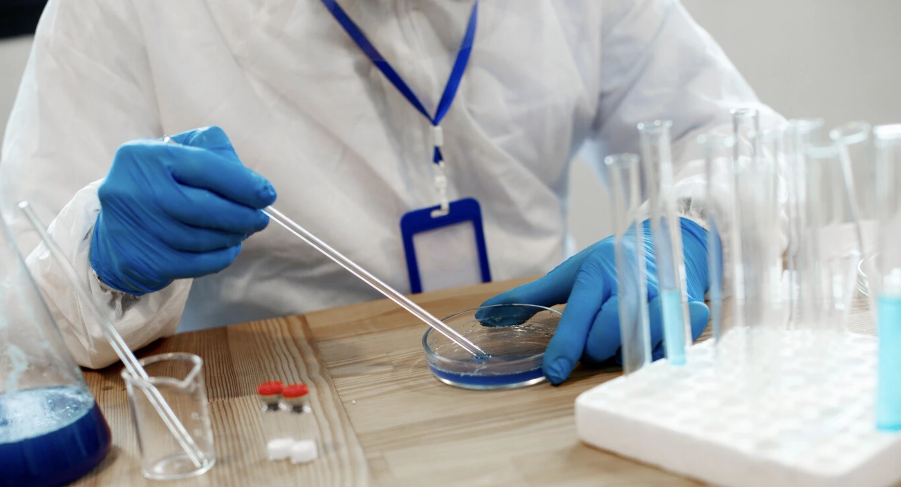 Generativn&iacute; AI vzbuzuje poplach ve vědě, když fale&scaron;n&aacute; data ohrožuj&iacute; důvěryhodnost