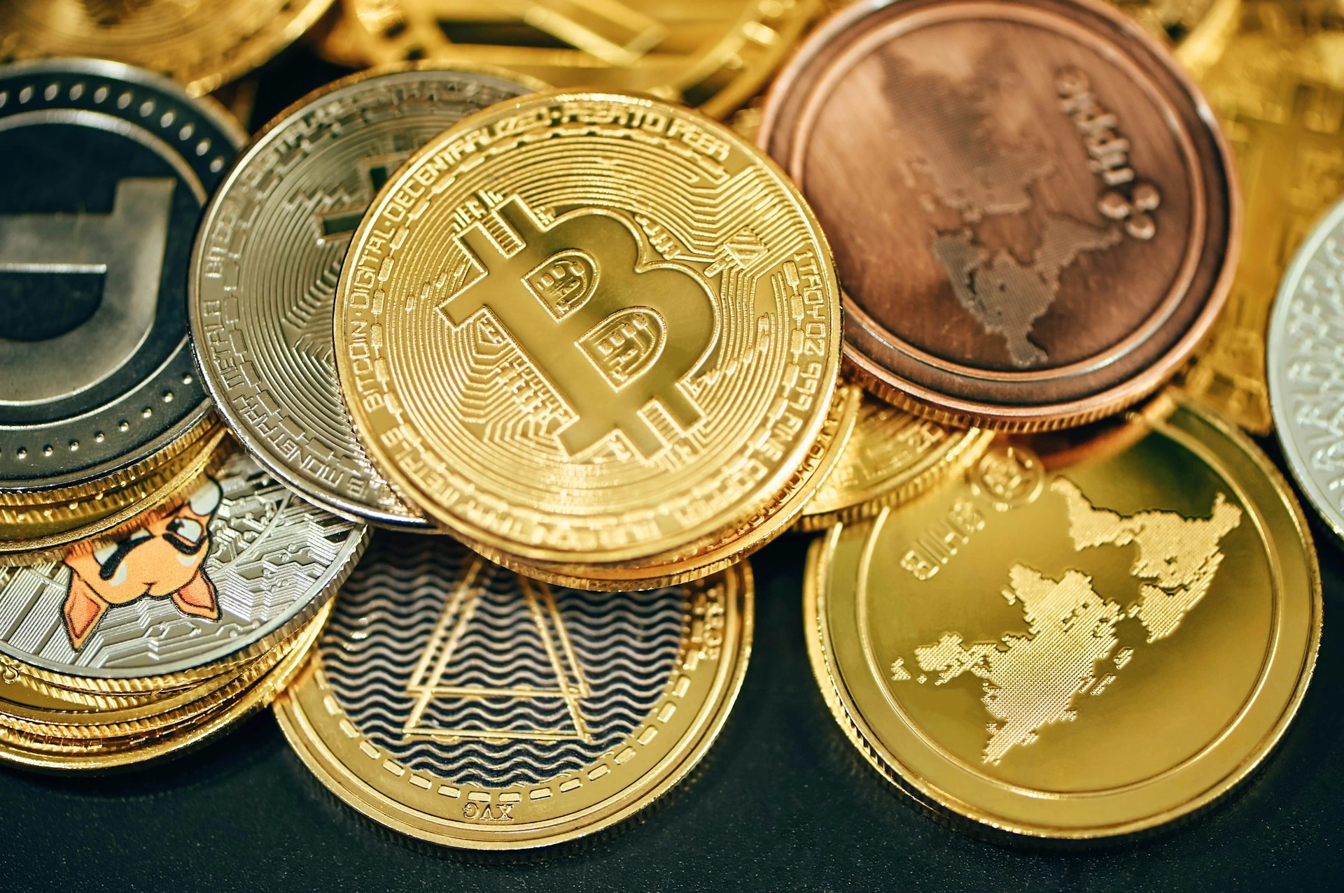 Bitcoin dosahuje rekordn&iacute;ho maxima přes $82,000 po volb&aacute;ch v USA