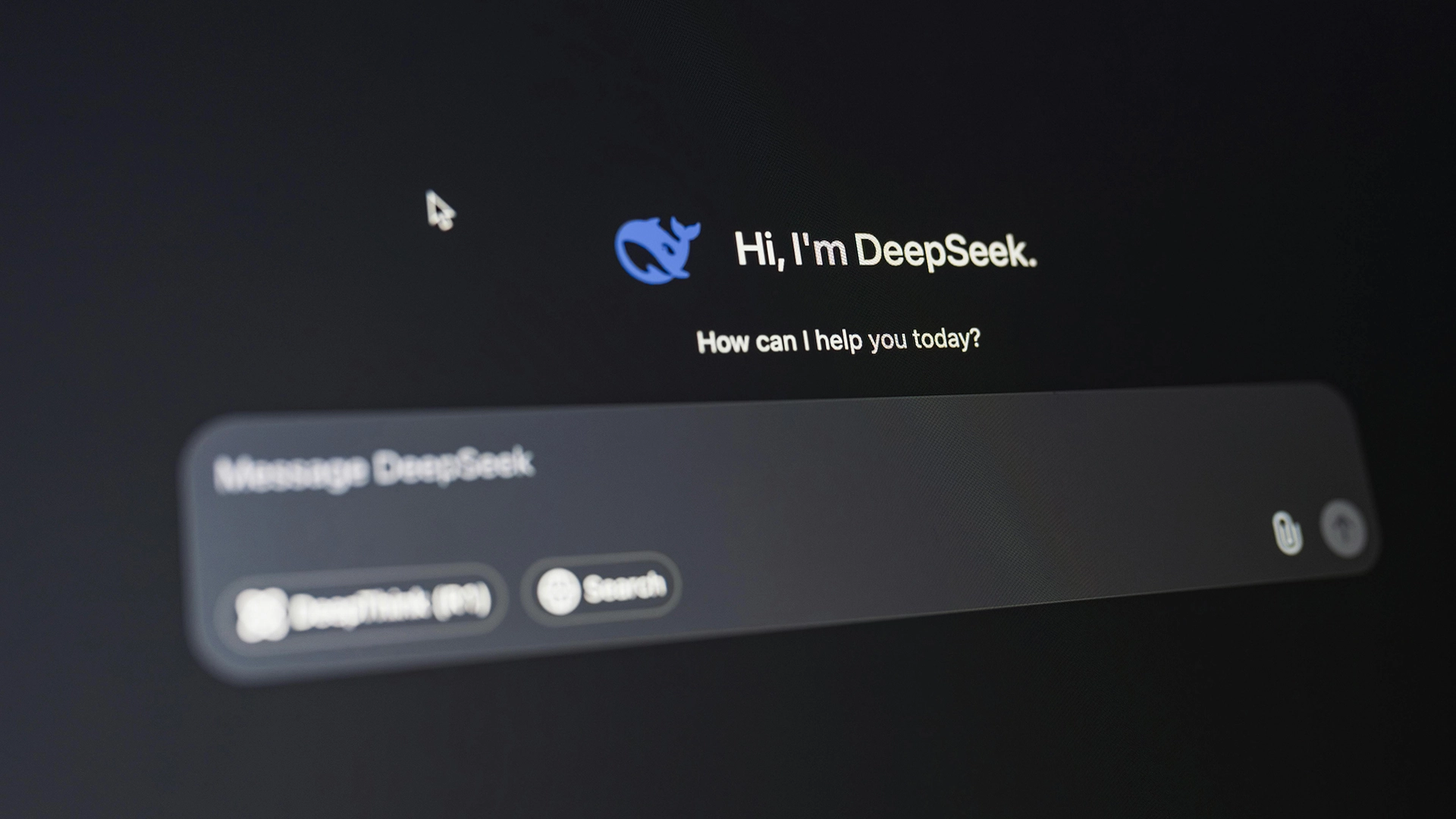 AI DeepSeek se uč&iacute; myslet sama za sebe