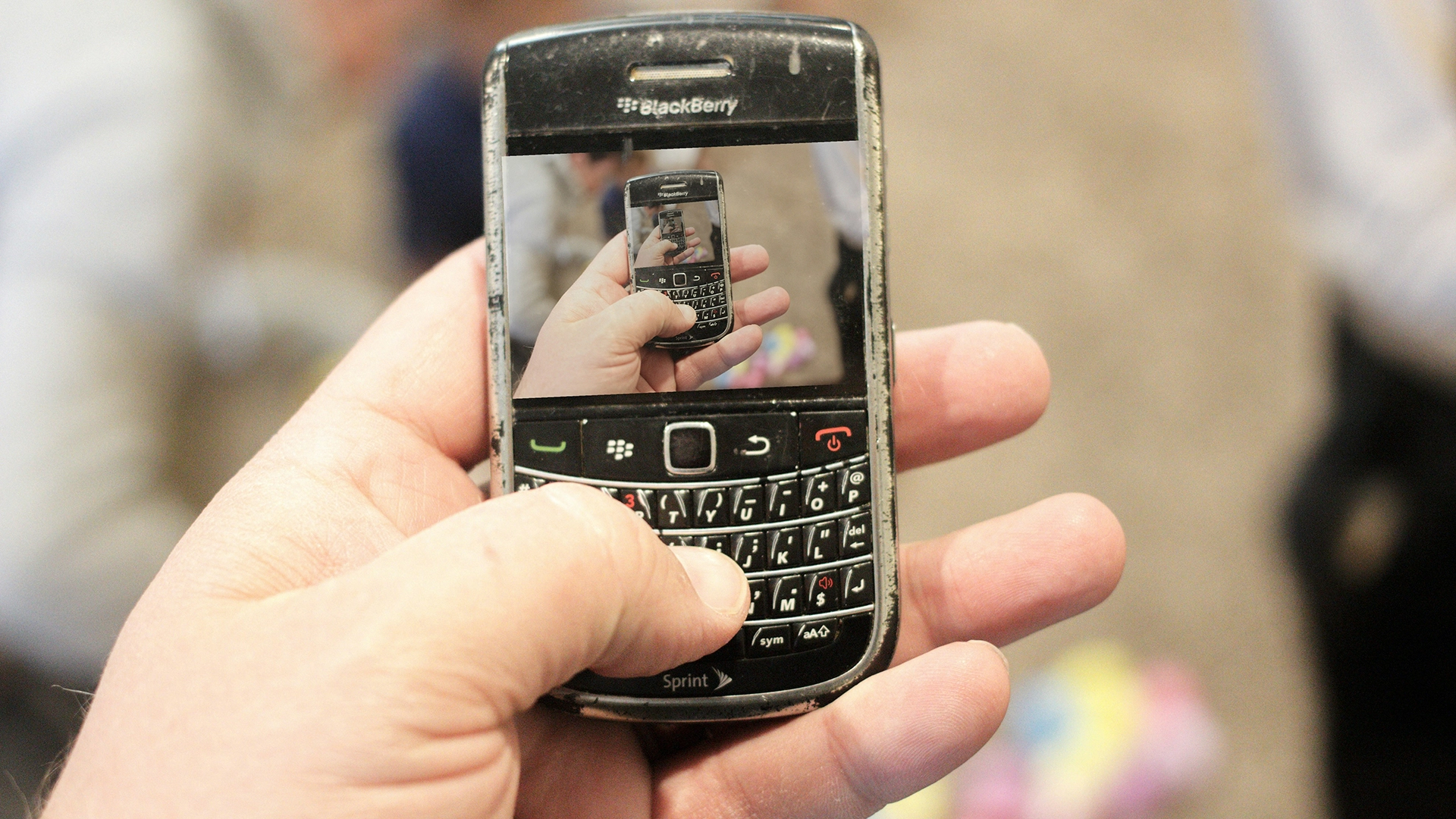 Nostalgick&aacute; technologie: TikTok vrac&iacute; zpět BlackBerry